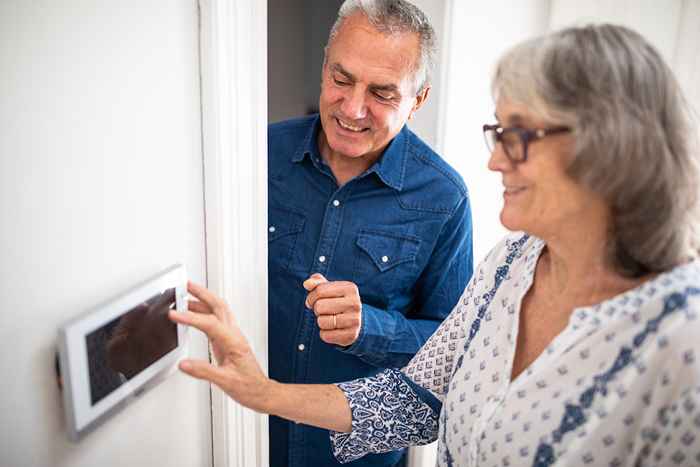 10 hjemmeoppgraderinger du bør gjøre hvis du er over 65 år, sier eksperter