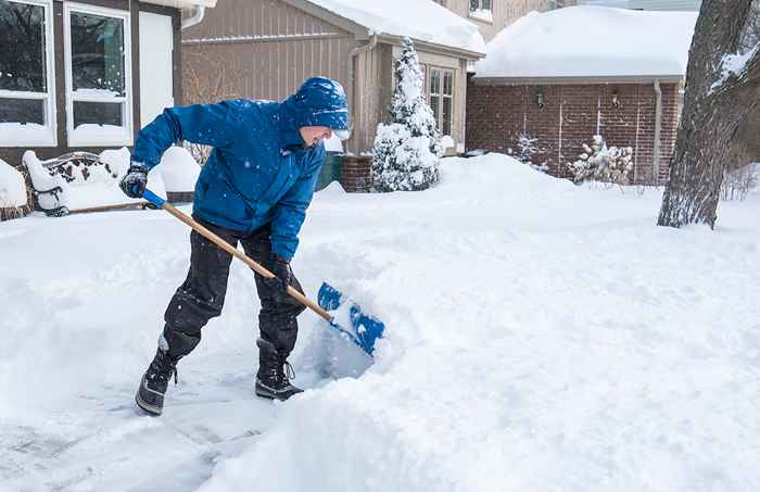 10 formas de preparar su hogar para una tormenta de nieve, según los expertos