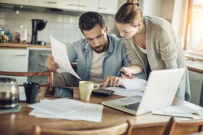 5 razões pelas quais você não deve obter uma conta bancária conjunta com seu parceiro, dizem os especialistas