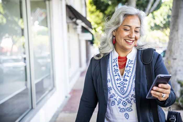 5 cosas que no estás enviando un mensaje de texto a tu pareja que los terapeutas dicen que deberías ser