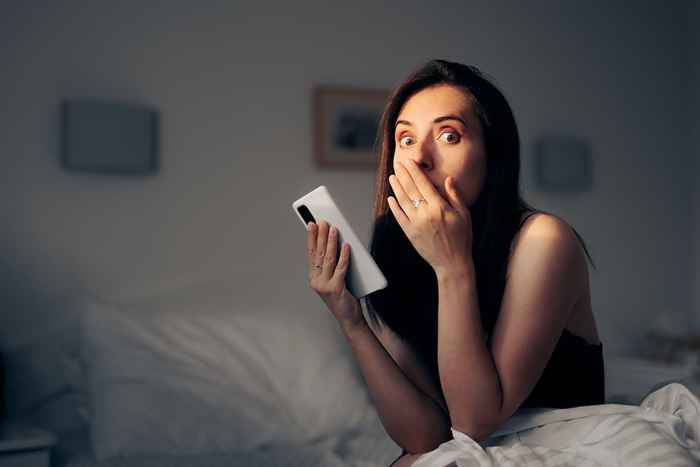 6 Sexts que vous ne devriez jamais envoyer, selon un thérapeute