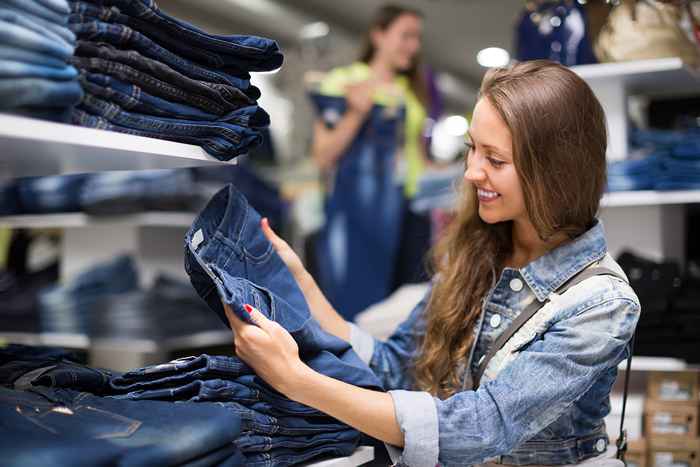 7 catene di abbigliamento che vendono il denim di migliore qualità