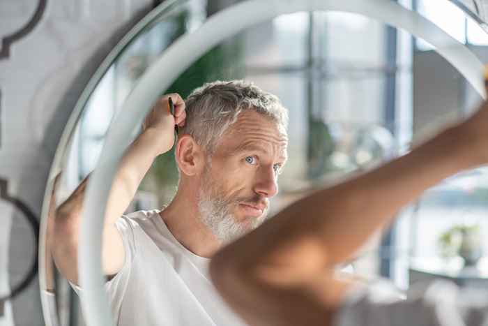 7 segreti stilista per i capelli di sale e pepe