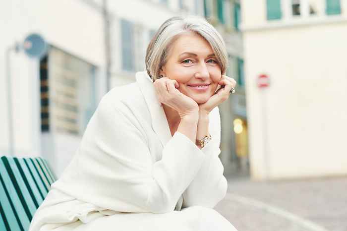 7 tips for å bruke hvitt hvis du er over 50 år, ifølge stylister