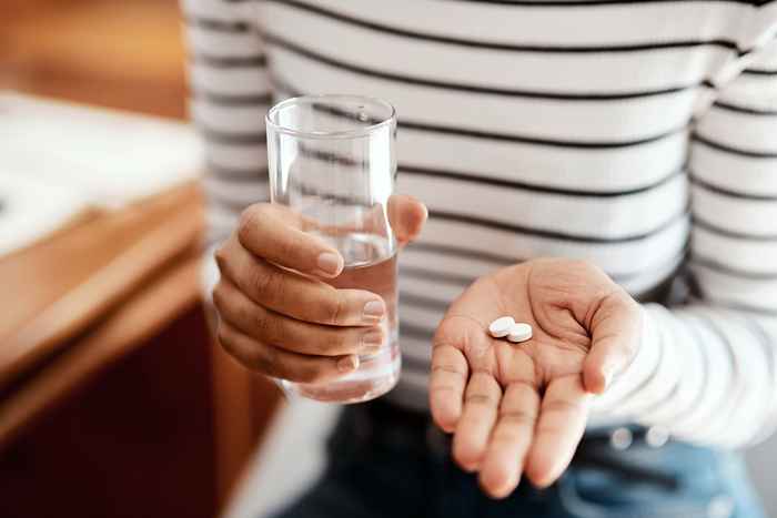 8 mejores suplementos para comenzar a tomar después de la menopausia, según los expertos