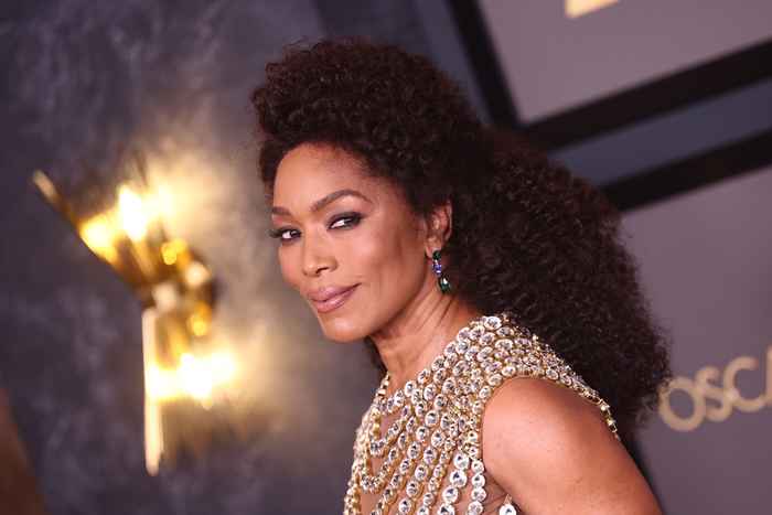 Angela Bassett compartilha as três coisas que ela faz para parecer sem idade nos anos 60