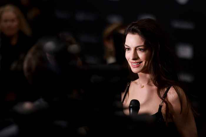 Anne Hathaway revela que o jornalista de perguntas inadequadas fez a ela aos 16 anos