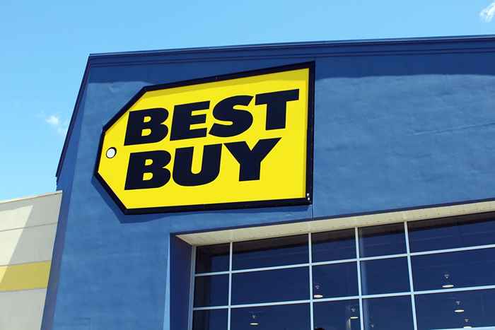 Best Buy sta chiudendo 17 negozi questa settimana, con dozzine altre a venire