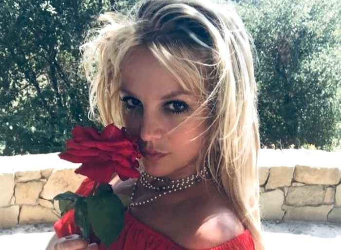 Britney Spears répond aux accusations de fusion, je sais que vous êtes tous enracinés pour moi