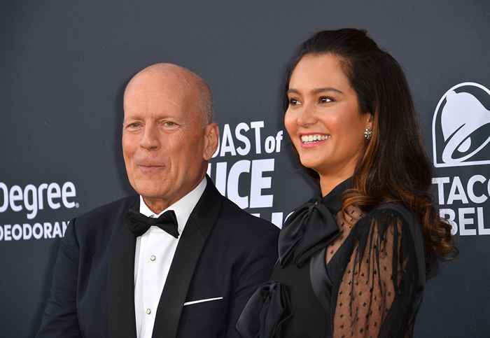 La moglie di Bruce Willis dice ai paparazzi di dargli il suo spazio in motivo emotivo