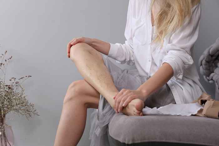 Pieds froids? Ils pourraient être un symptôme de ces 5 conditions, disent les médecins