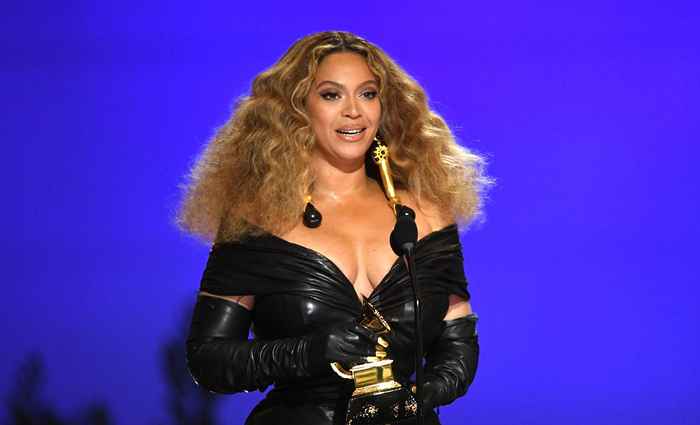 Kritiker fordern, dass Beyoncé nach kontroverser Live -Performance abgesagt wird