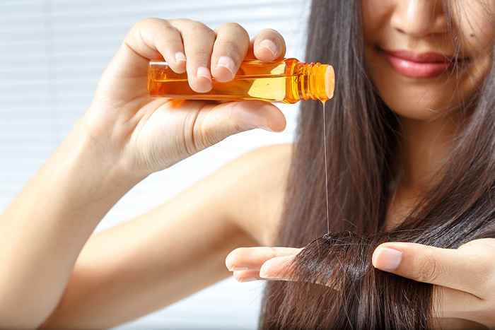 L'olio di rosmarino stimola la crescita dei capelli? Ecco cosa dicono i dermatologi