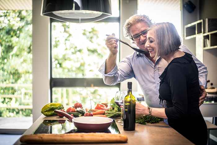 Comer alimentos ultra-processados ​​aumentam seu risco de demência, o novo estudo diz que é o que evitar