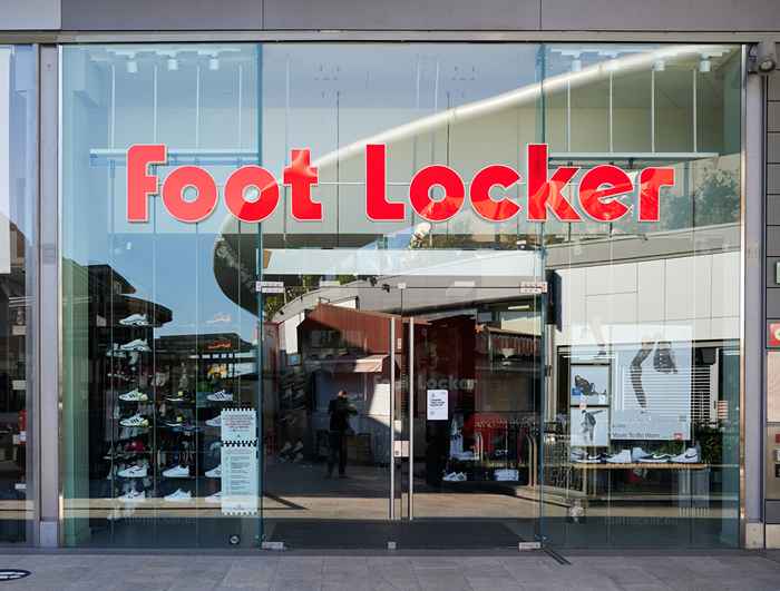 Foot Locker and Champs Sports stenger 525 butikker