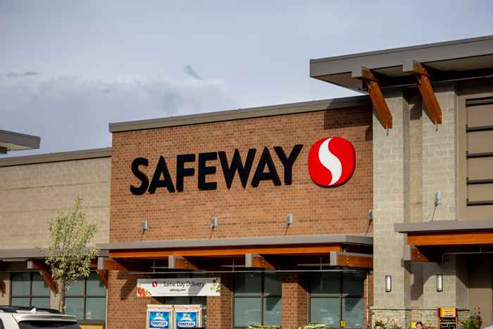 As redes de supermercado, incluindo Safeway e Stop & Shop, estão fechando lojas, a partir de 16 de abril