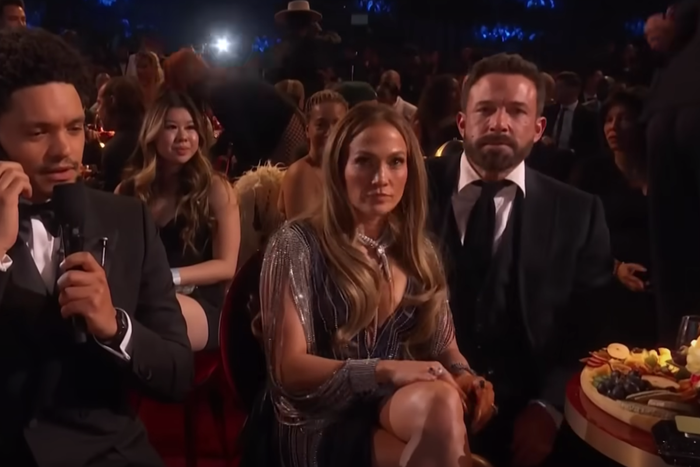 Lip Reader rivela ciò che Ben Affleck e Jennifer Lopez hanno detto nel momento dei Grammys Tense