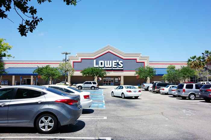 Lowe's a critiqué la réduction de sa remise militaire