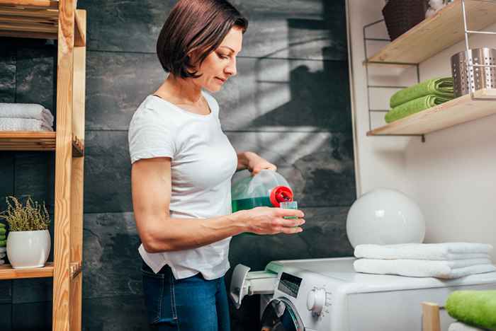 Mais de 14.000 garrafas de detergente para roupas recordadas sobre o risco de bactérias, alertam as autoridades