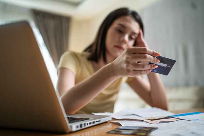 Non utilizzare mai la tua carta di credito per questi 6 acquisti, secondo gli esperti finanziari