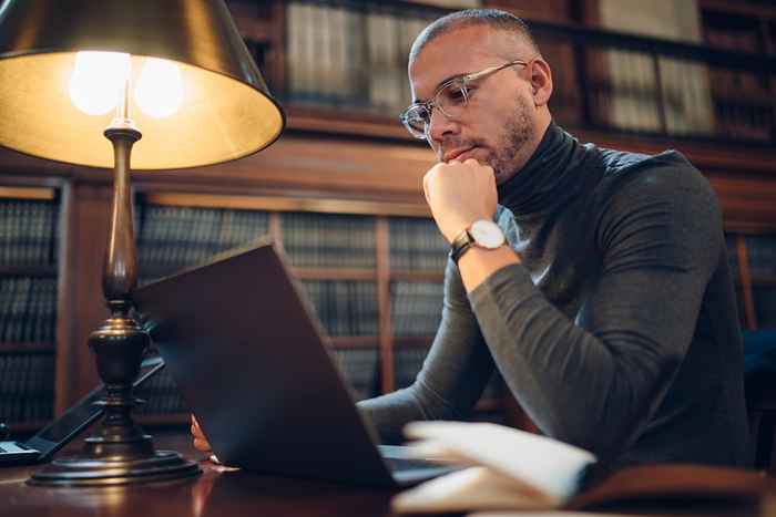 Le signe du zodiaque le plus intellectuel, selon les astrologues