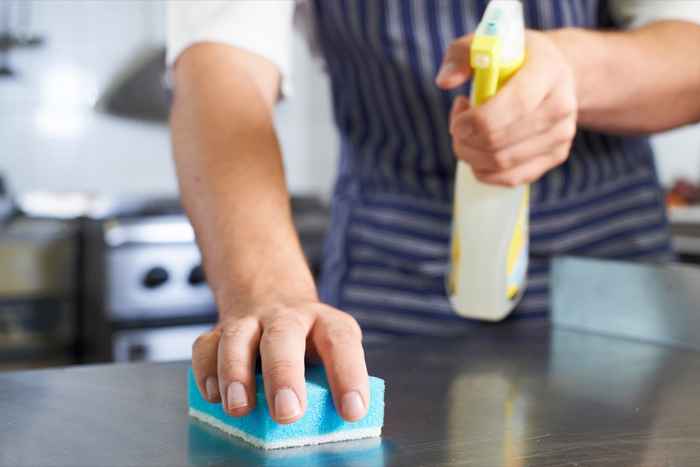 Ces 4 nettoyeurs de cuisine populaires peuvent être dangereux pour votre santé, dit le médecin