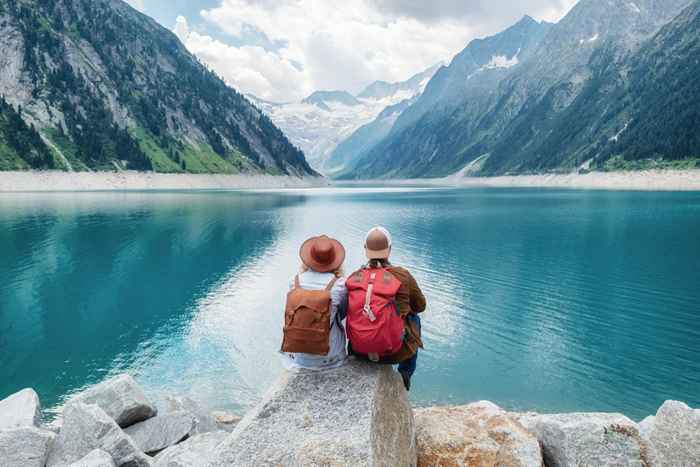 Viajar solo mejora después de alcanzar los 60 años, hay 5 razones por las cuales