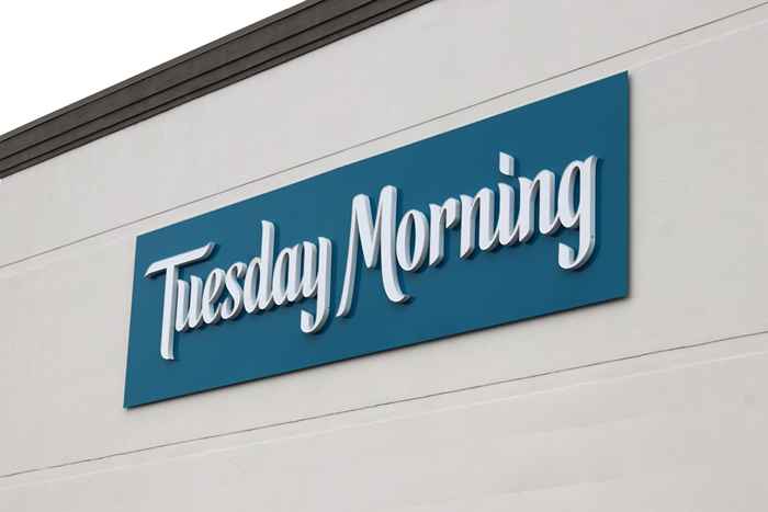 Tirsdag morgen stenger halvparten av butikkene etter innlevering av konkurs