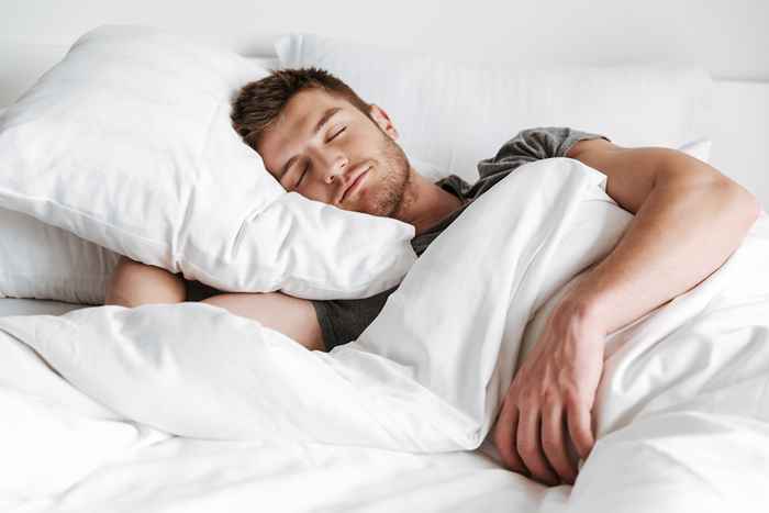 Was passiert mit Ihrem Körper, wenn Sie weniger als 6 Stunden pro Nacht schlafen, sagen die Ärzte?