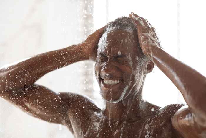 Hva som skjer med kroppen din når du tar en kald dusj hver dag i en måned