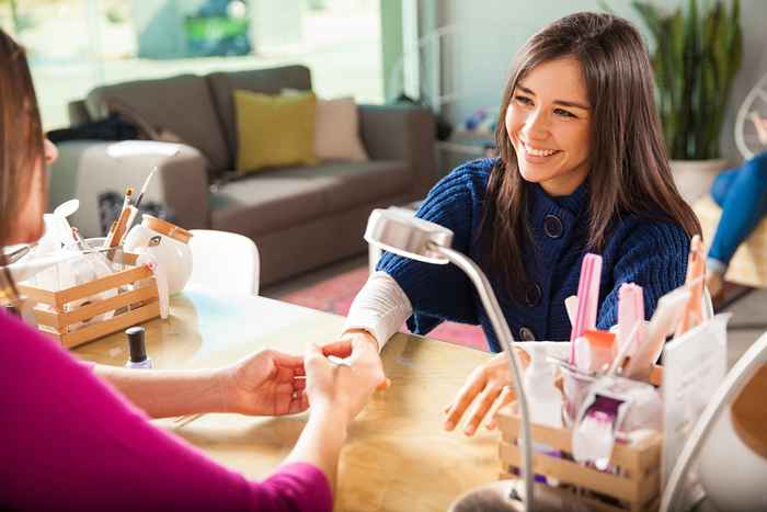 ¿Qué les pasa a tus uñas si nunca te tomas un descanso entre las manicuras de gel?