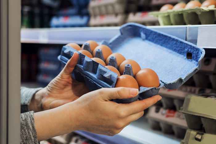 Por que os preços dos ovos continuam a disparar e quando eles caem