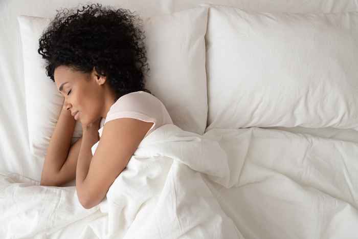 4 suppléments qui vous aideront à passer une bonne nuit de sommeil, disent les experts