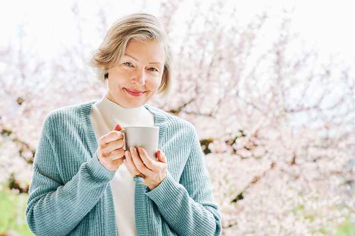 5 secretos para resaltar su cabello gris, según los estilistas