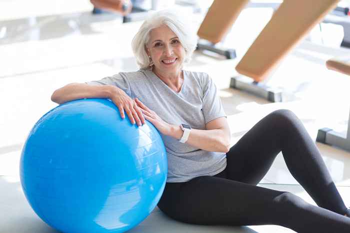 5 consejos para usar leggings mayores de 65 años, según expertos en estilo