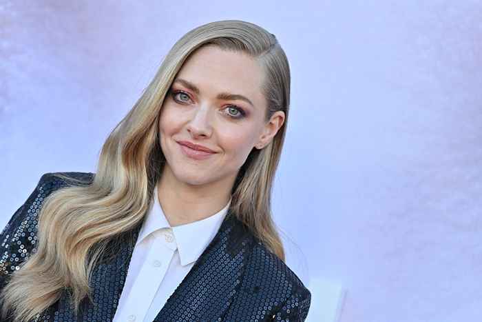 Amanda Seyfried sagt, sie habe nackte Szenen mit 19 gemacht, um niemanden verärgert zu haben