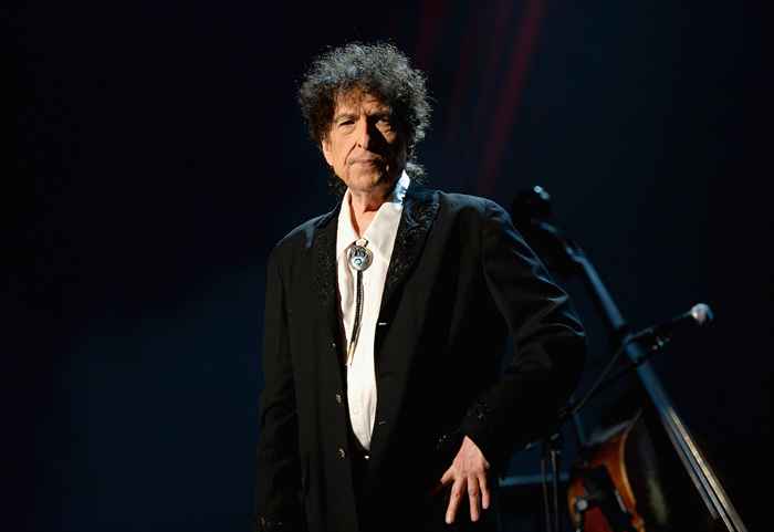 I fan di Bob Dylan stanno ricevendo rimborsi per il suo nuovo libro, perché