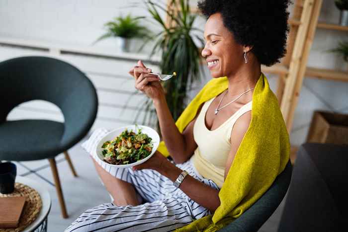 Fazer isso quando você comer pode ajudar a prevenir a Alzheimer, o novo estudo diz