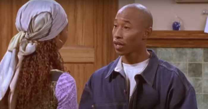 Jugó Q en Moesha. Ver Fredro Starr Now en 51.