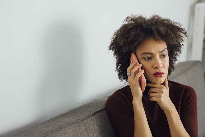 Se rispondi al telefono e senti questo, riattacca e chiama la polizia