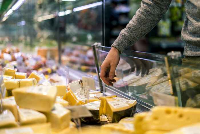 Wenn Sie einen dieser Käse in Albertsons oder Safeway gekauft haben, essen Sie sie nicht, warnt die FDA