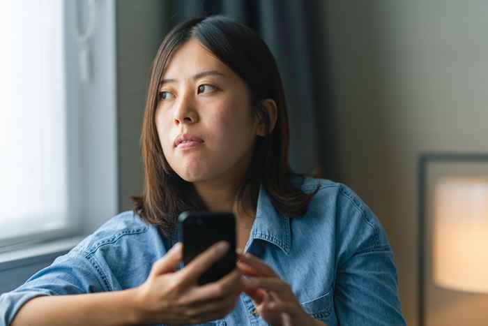 Se você receber algum desses textos, bloqueie os números imediatamente