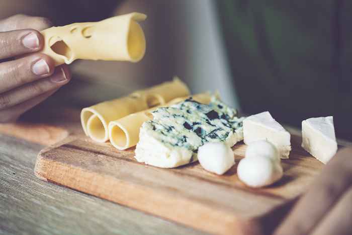 Wenn Sie einen dieser 10 Käse in Ihrem Kühlschrank haben, werfen Sie sie jetzt raus, warnt die FDA