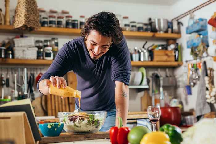 Se você tem um desses curativos de salada popular em casa, jogue fora, a FDA avisa