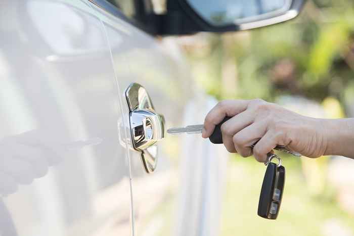 Wenn Sie dies auf Ihrem Auto sehen, entfernen Sie es nicht mit Ihrer bloßen Hand, warnte die Polizei