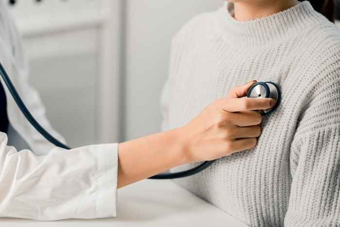 Se le tue labbra sembrano così, controlla il tuo cuore, i medici esortano