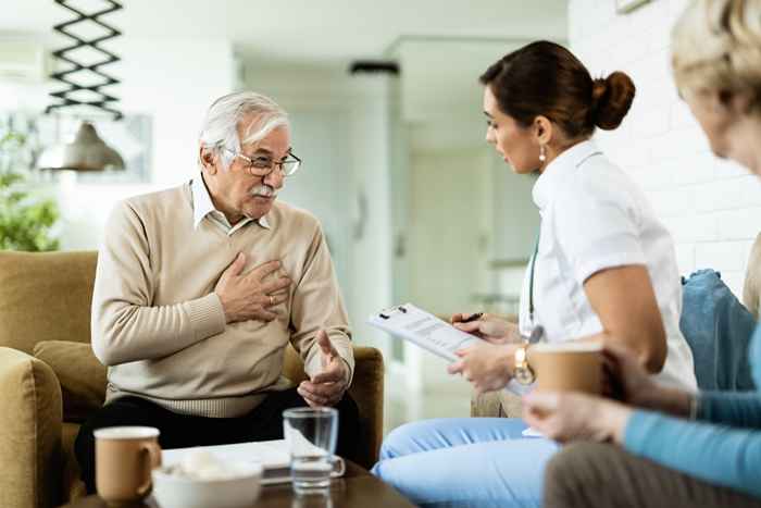 Si tiene entre 50 y 80 años, debería estar haciendo esto a diario, dicen los médicos