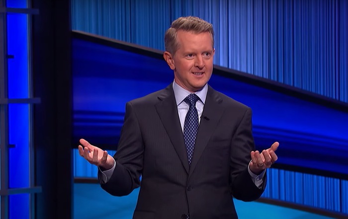 Pericolo! I fan sono furiosi con l'ospite Ken Jennings per questa sentenza a metà partita