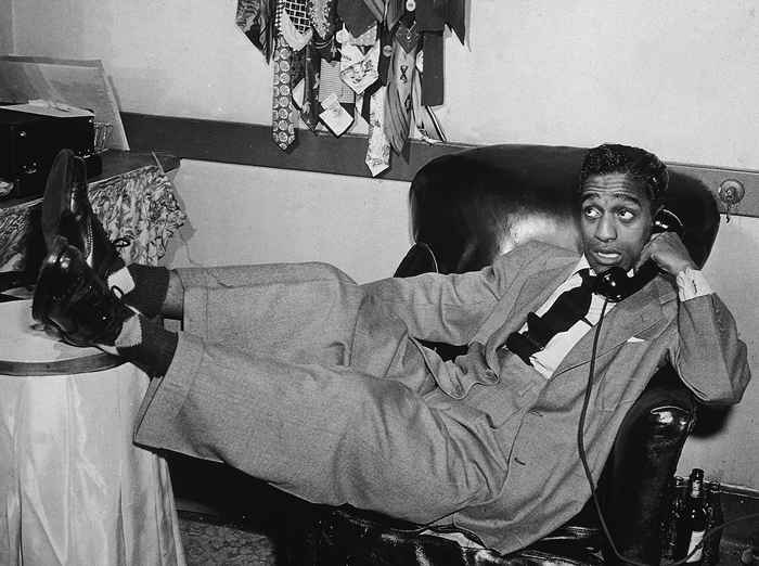 Sammy Davis Jr.O relacionamento de essa estrela levou a uma ameaça da máfia em sua vida