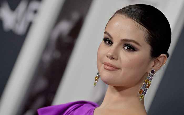 Selena Gomez se abre sobre sintomas que levaram a pausas psicóticas